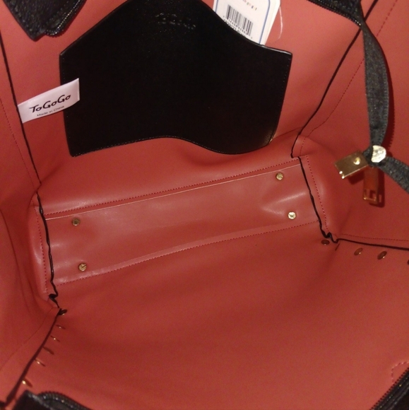 NEW! Women's Tote With Large Pouchette - Picture 4 of 5